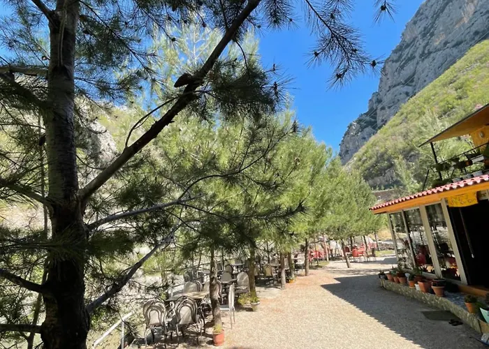 Bovilla Canyon1 Гостевой дом Тирана