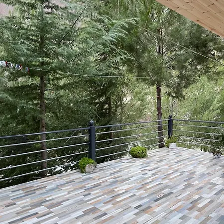 Bovilla Canyon1 地拉那